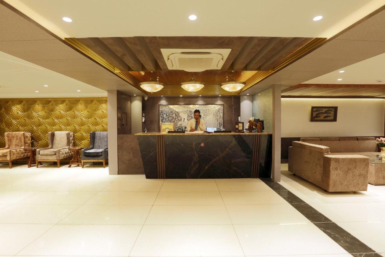 Hotel Sakura By Maps 古尔冈 外观 照片